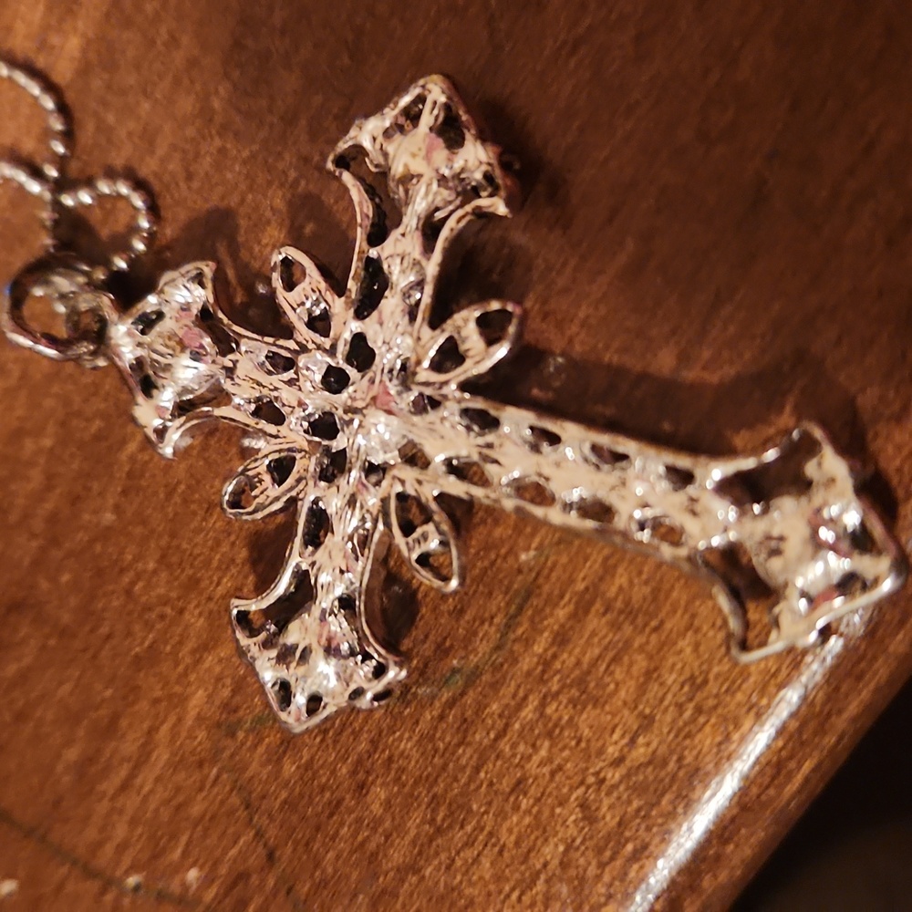 Chunky Silver Colored Cross Pendant Necklace With Glass Rhinestones - Picture 6 of 6